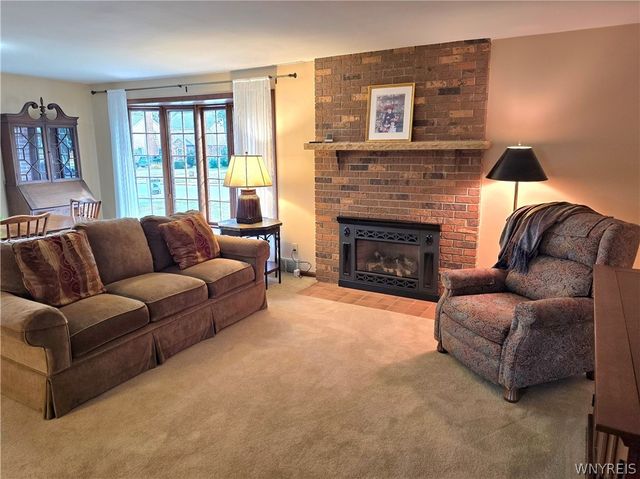 126 Meadow Ln, Tonawanda, NY 14223