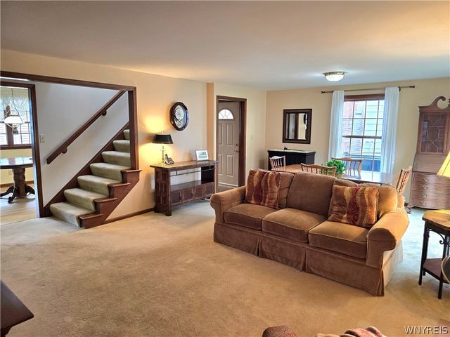 126 Meadow Ln, Tonawanda, NY 14223