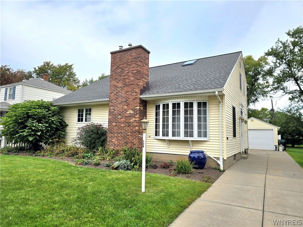 126 Meadow Ln, Tonawanda, NY 14223