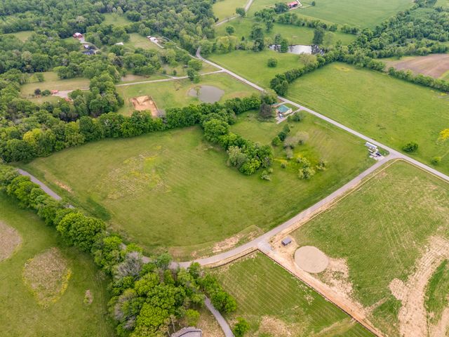 8414 Crockett Ln, College Grove, TN 37046