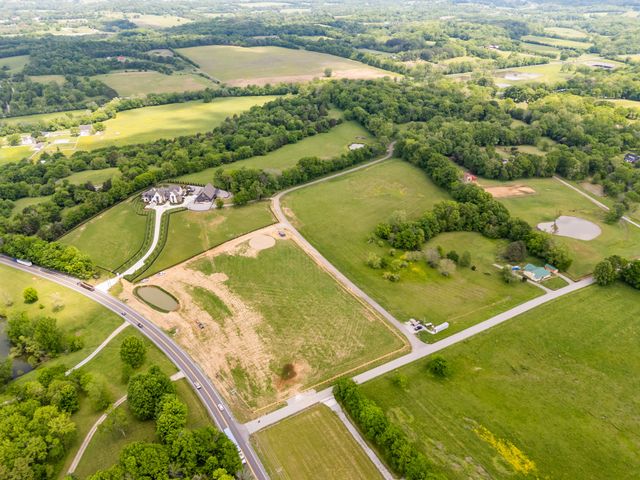 8414 Crockett Ln, College Grove, TN 37046