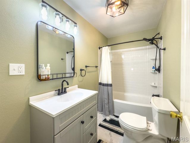 202 Cartall Street, St James, MO 65559