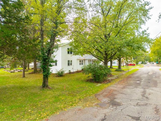 202 Cartall Street, St James, MO 65559