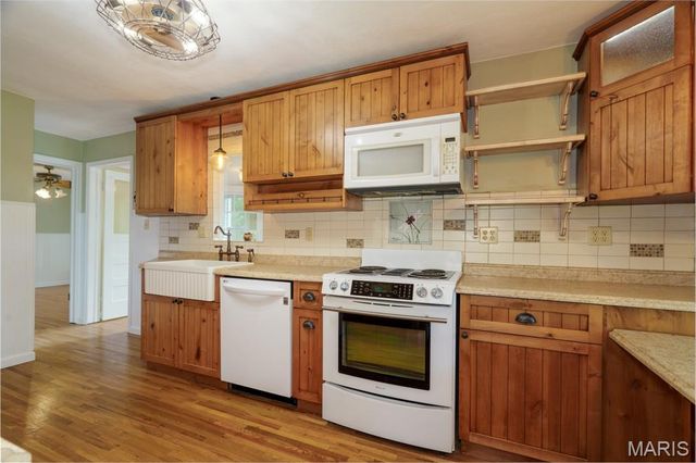 202 Cartall Street, St James, MO 65559