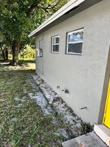 412 NW 21st Ter, Fort Lauderdale, FL 33311