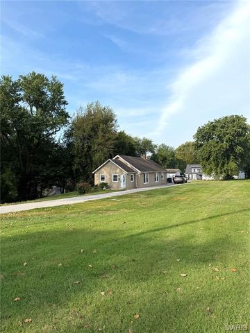 9806 W Main Street, Belleville, IL 62223