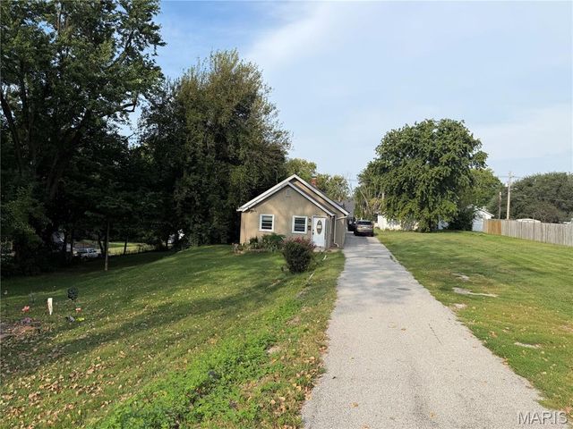 9806 W Main Street, Belleville, IL 62223