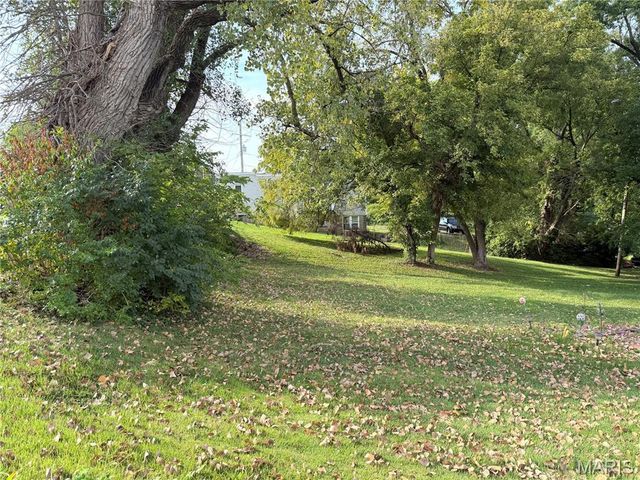 9806 W Main Street, Belleville, IL 62223