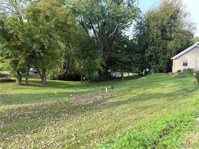 9806 W Main Street, Belleville, IL 62223