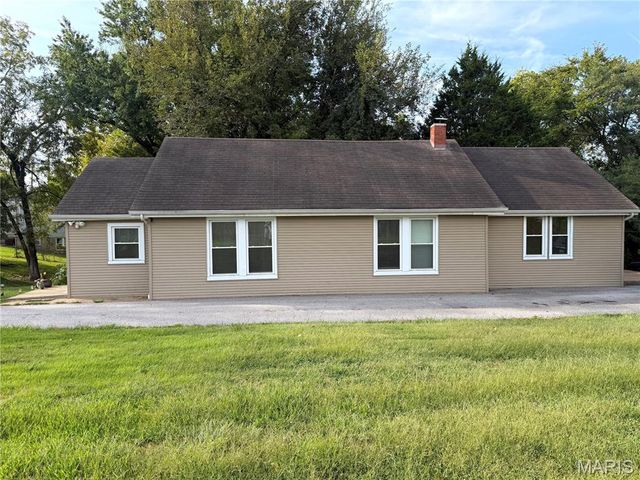9806 W Main Street, Belleville, IL 62223