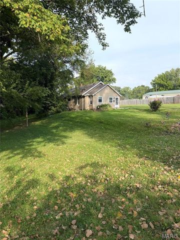 9806 W Main Street, Belleville, IL 62223