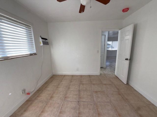 323 NW 4th Avenue R, Hallandale Beach, FL 33009