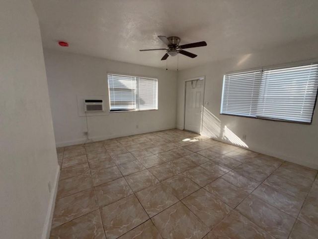 323 NW 4th Avenue R, Hallandale Beach, FL 33009