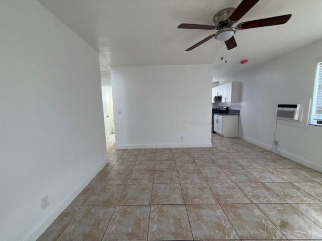 323 NW 4th Avenue R, Hallandale Beach, FL 33009