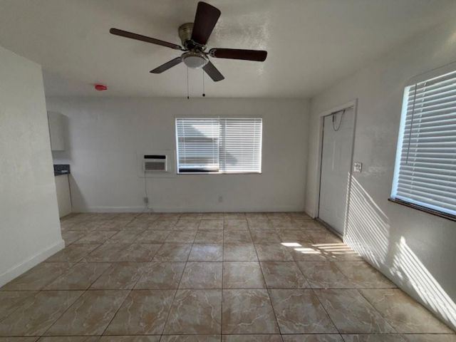 323 NW 4th Avenue R, Hallandale Beach, FL 33009