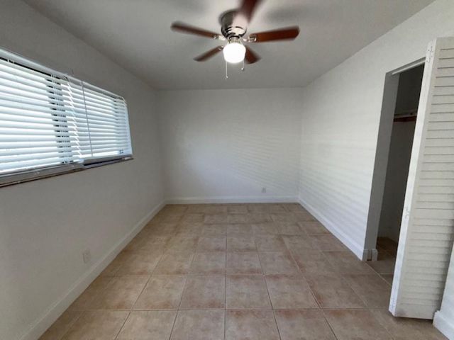 323 NW 4th Avenue R, Hallandale Beach, FL 33009