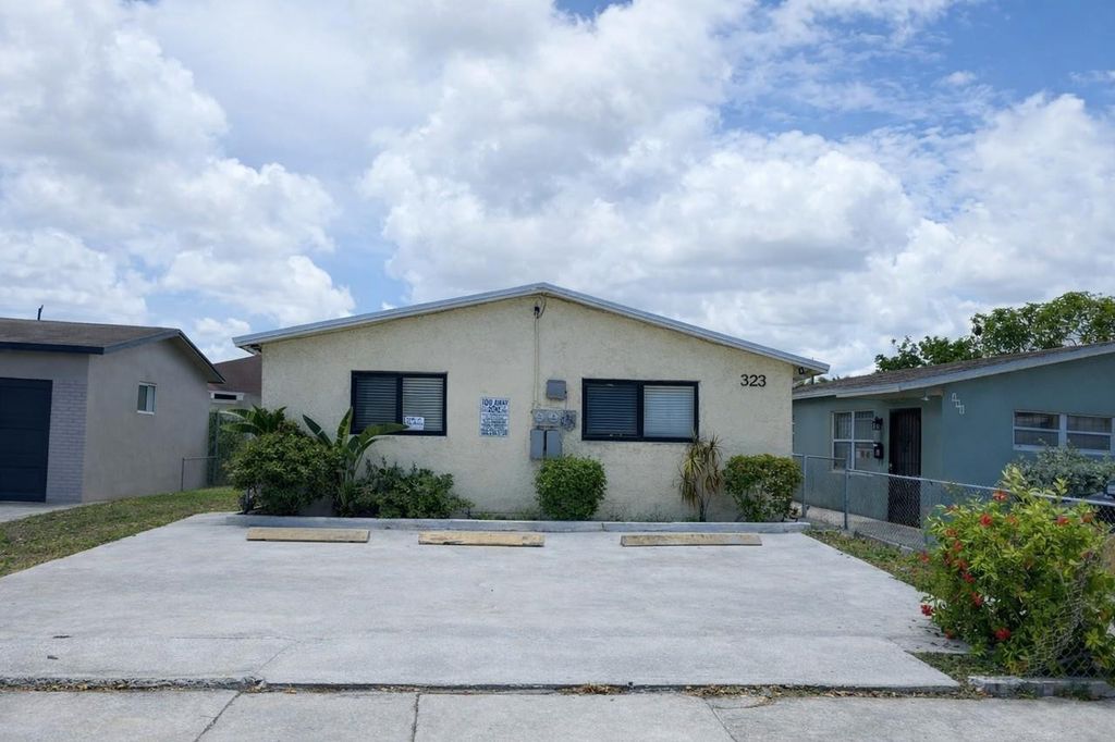 323 NW 4th Avenue R, Hallandale Beach, FL 33009