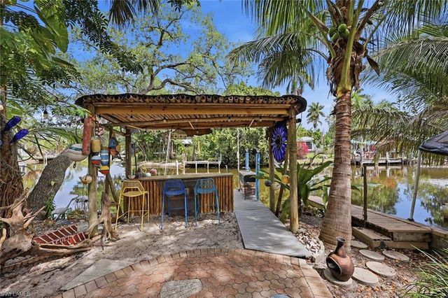 1229 Skyline DR, Naples, FL 34114