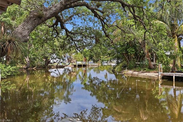 1229 Skyline DR, Naples, FL 34114