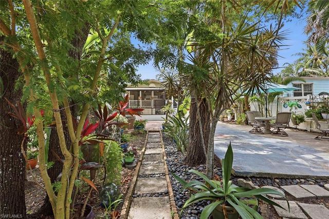 1229 Skyline DR, Naples, FL 34114