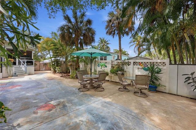 1229 Skyline DR, Naples, FL 34114