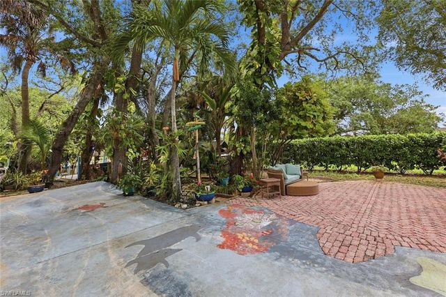 1229 Skyline DR, Naples, FL 34114