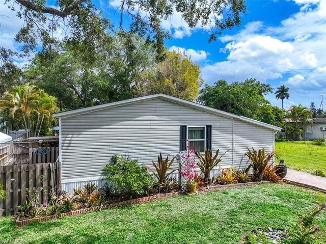 1229 Skyline DR, Naples, FL 34114
