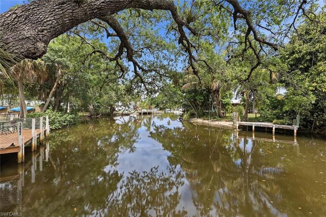 1229 Skyline DR, Naples, FL 34114