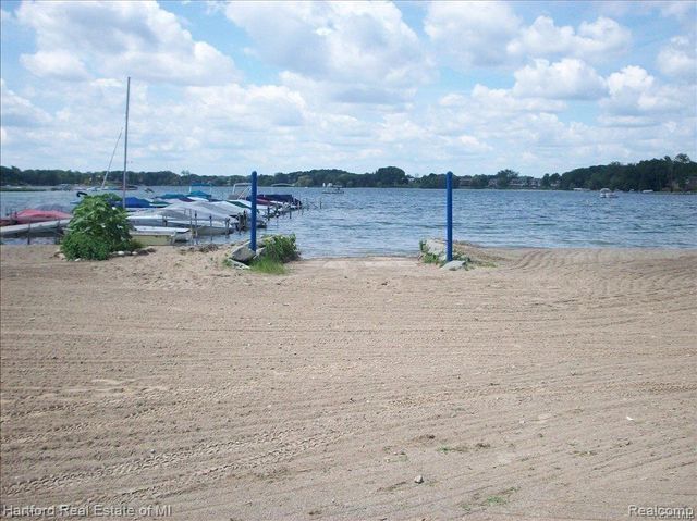 4975 Inkster Road, Bloomfield Hills, MI 48302