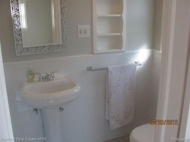 4975 Inkster Road, Bloomfield Hills, MI 48302