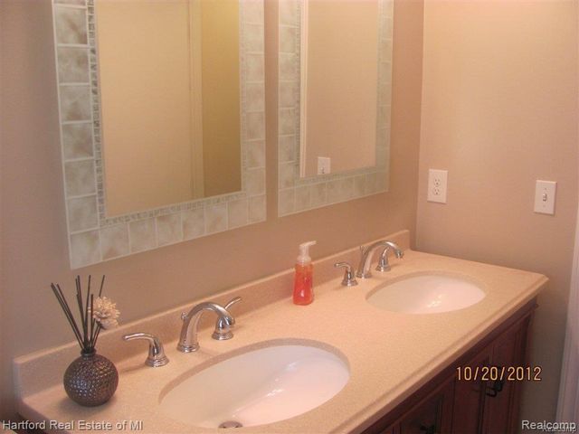 4975 Inkster Road, Bloomfield Hills, MI 48302