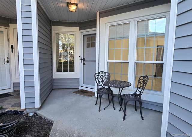 31 Hampshire Court 31, Holbrook, NY 11741