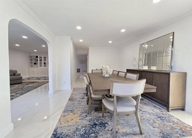 31 Hampshire Court 31, Holbrook, NY 11741