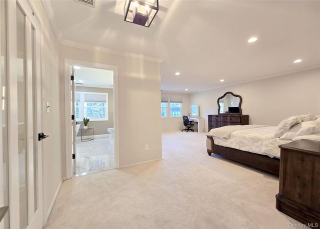 31 Hampshire Court 31, Holbrook, NY 11741