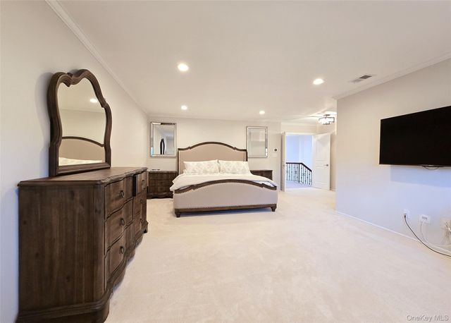 31 Hampshire Court 31, Holbrook, NY 11741