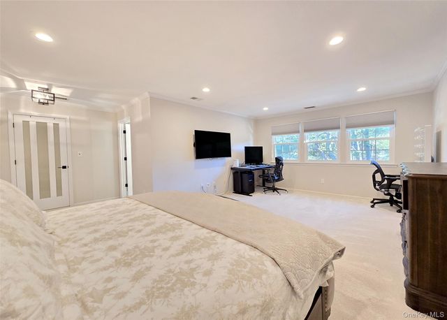 31 Hampshire Court 31, Holbrook, NY 11741