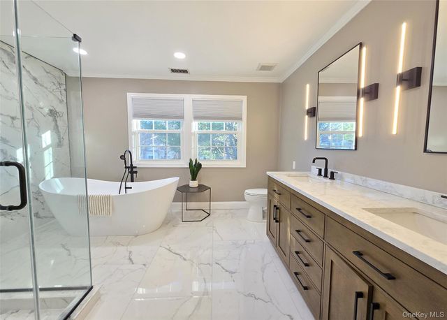 31 Hampshire Court 31, Holbrook, NY 11741