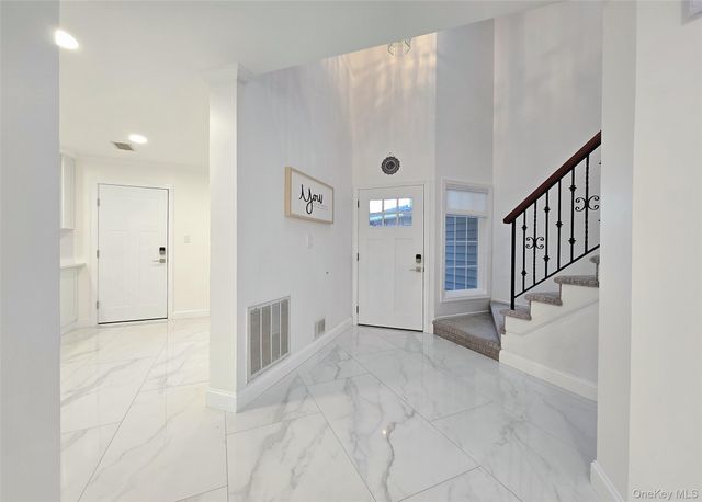 31 Hampshire Court 31, Holbrook, NY 11741