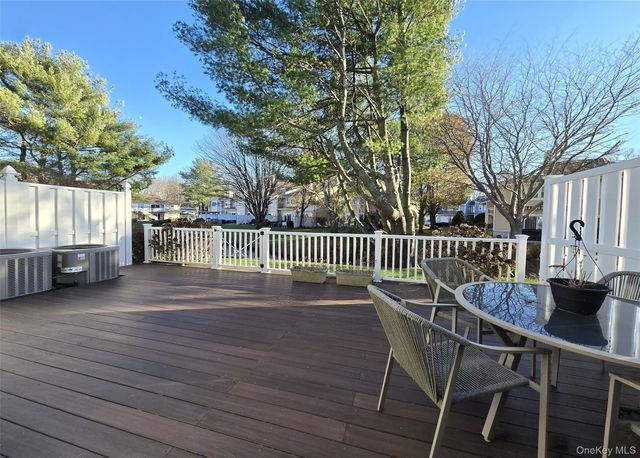 31 Hampshire Court 31, Holbrook, NY 11741