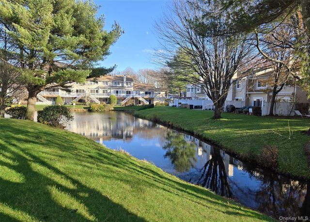 31 Hampshire Court 31, Holbrook, NY 11741