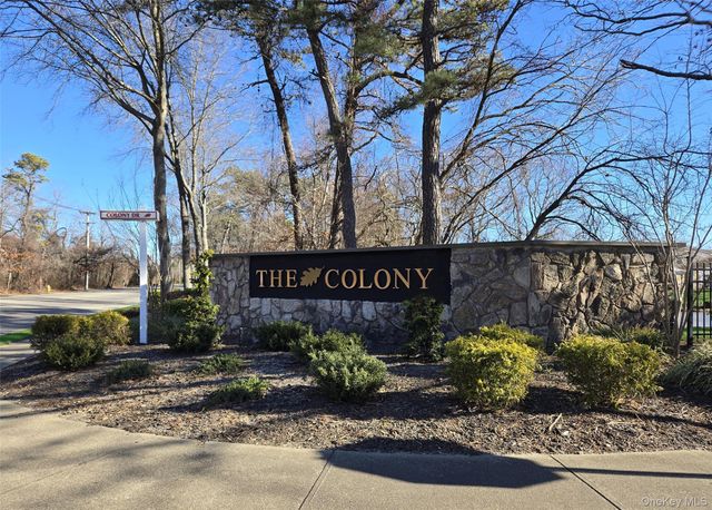 31 Hampshire Court 31, Holbrook, NY 11741