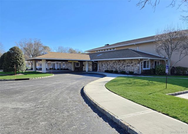 31 Hampshire Court 31, Holbrook, NY 11741