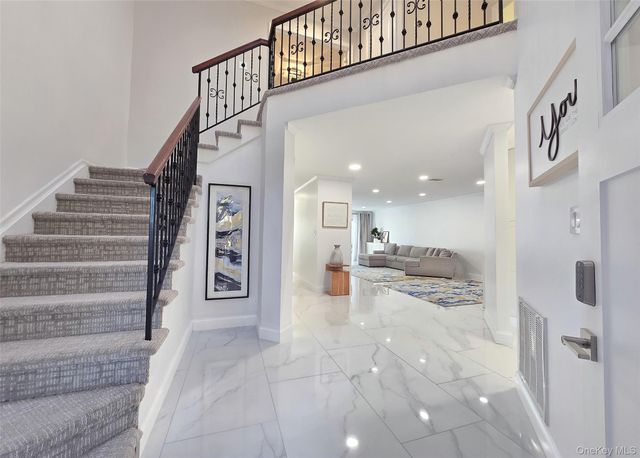 31 Hampshire Court 31, Holbrook, NY 11741