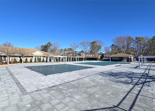 31 Hampshire Court 31, Holbrook, NY 11741