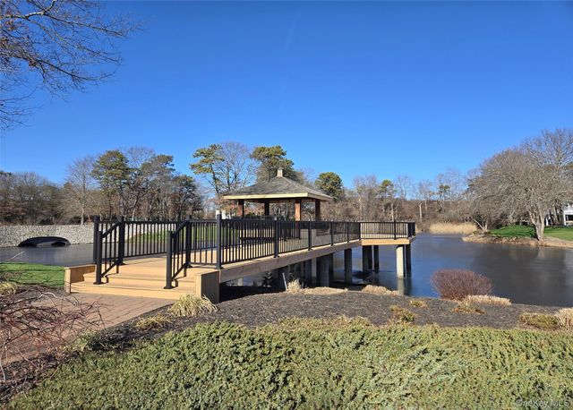 31 Hampshire Court 31, Holbrook, NY 11741