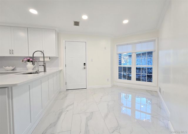 31 Hampshire Court 31, Holbrook, NY 11741