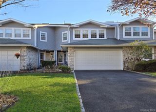 31 Hampshire Court 31, Holbrook, NY 11741