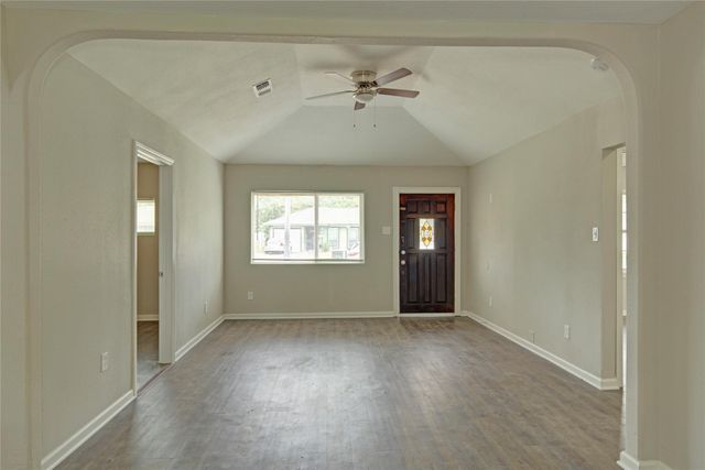 5406 Bataan Road, Houston, TX 77033