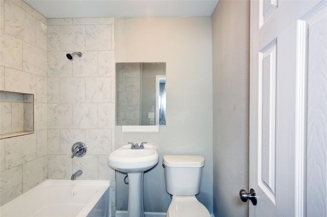5406 Bataan Road, Houston, TX 77033