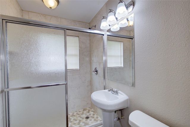 5406 Bataan Road, Houston, TX 77033